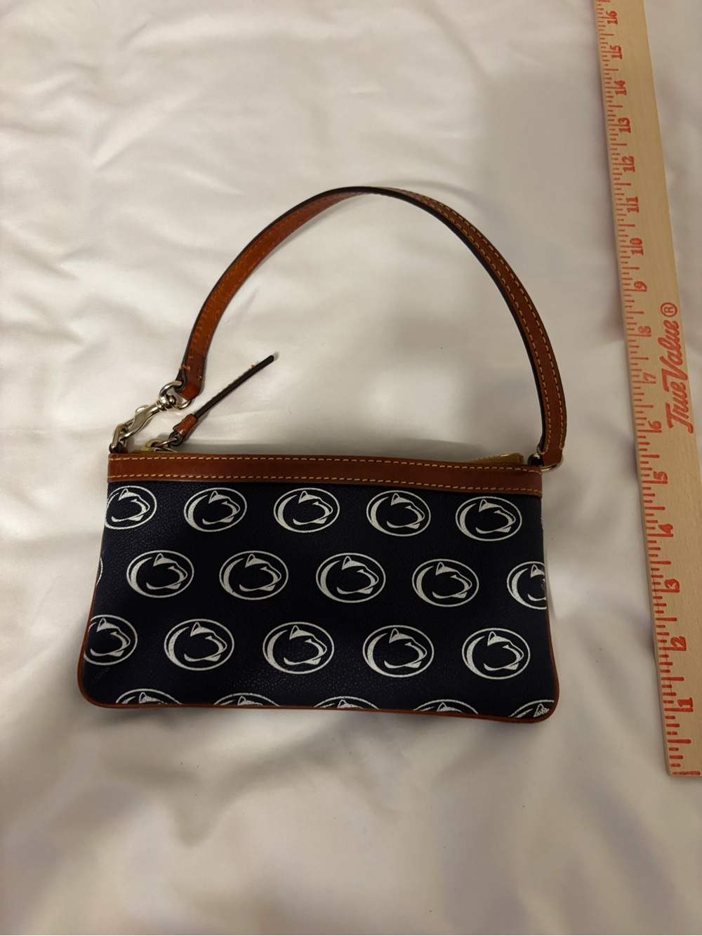 Dooney & Bourke Penn State Nittany Lions Wristlet Navy White Logo Zip Pouch - Picture 7 of 7